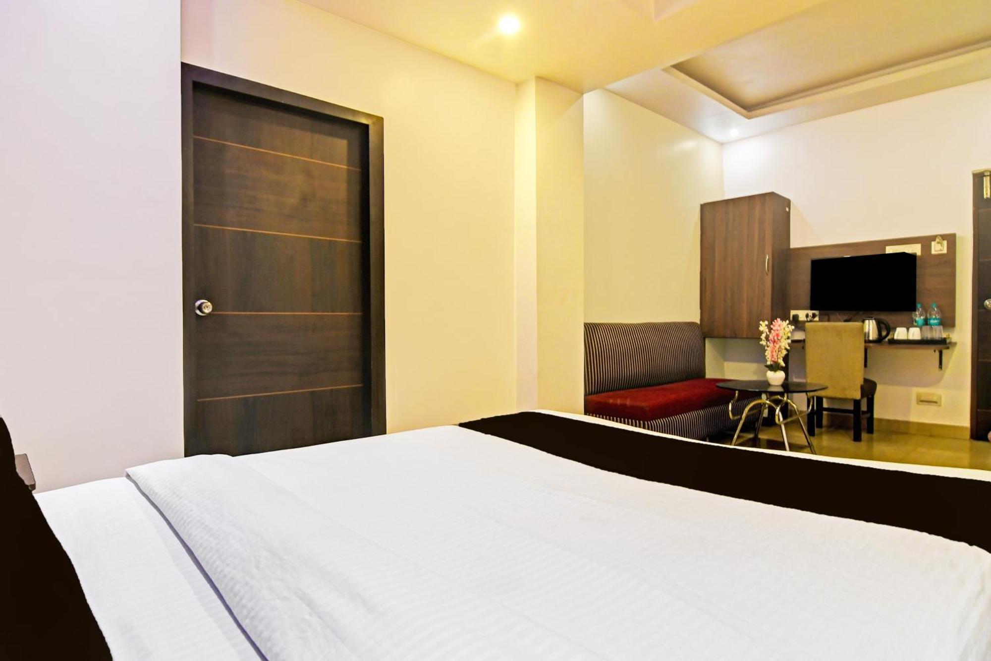 Super Hotel O Baguiati Nager Bazaar Exteriér fotografie